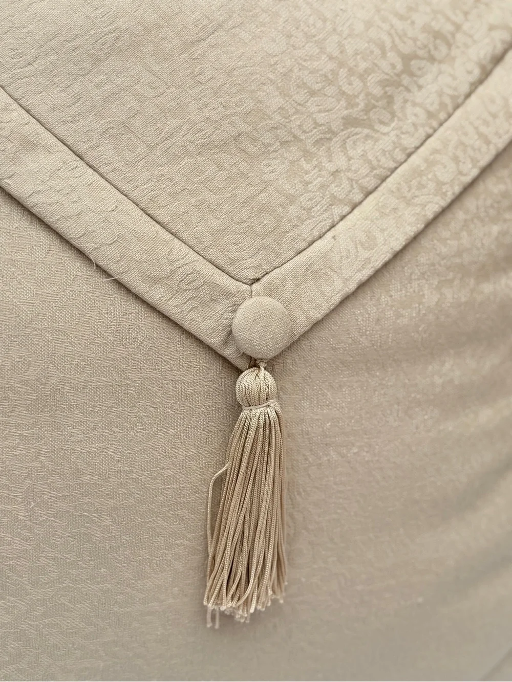 Elegant Beige Tassel Decorative Throw Pillow |